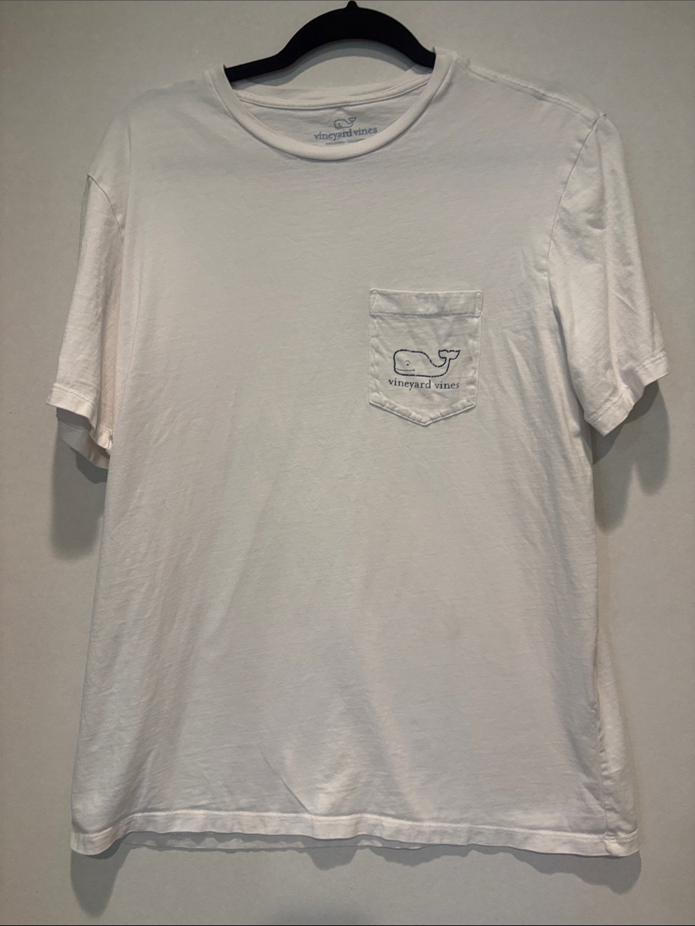 Vineyard Vines Men's Vintage Whale Pocket Tee. T-shirt.  White. Size Medium